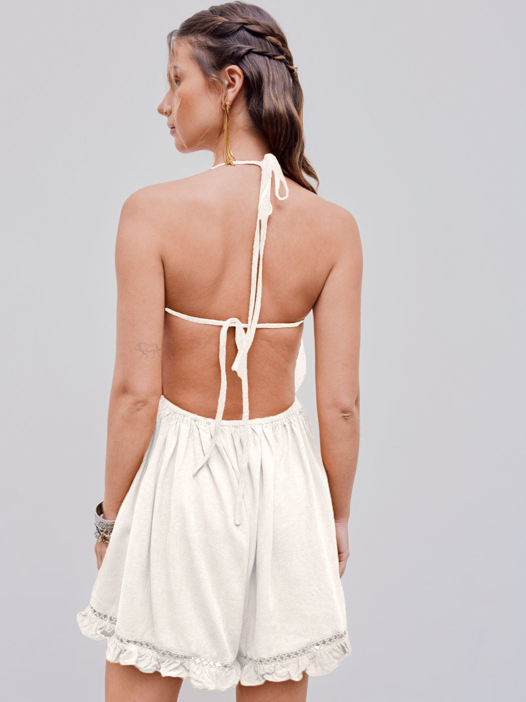 Elegantes weißes Kleid mit Textur