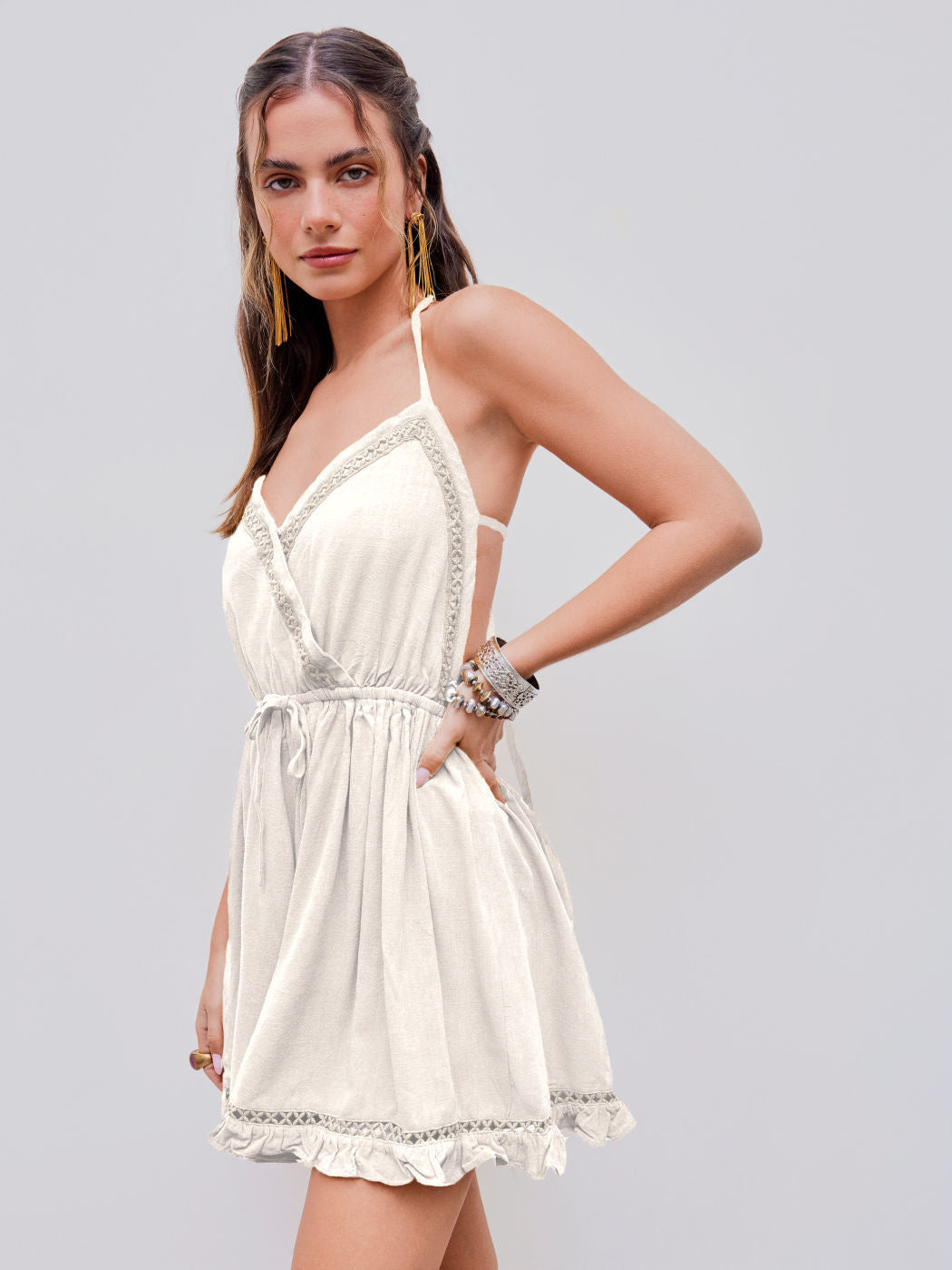 Elegantes weißes Kleid mit Textur