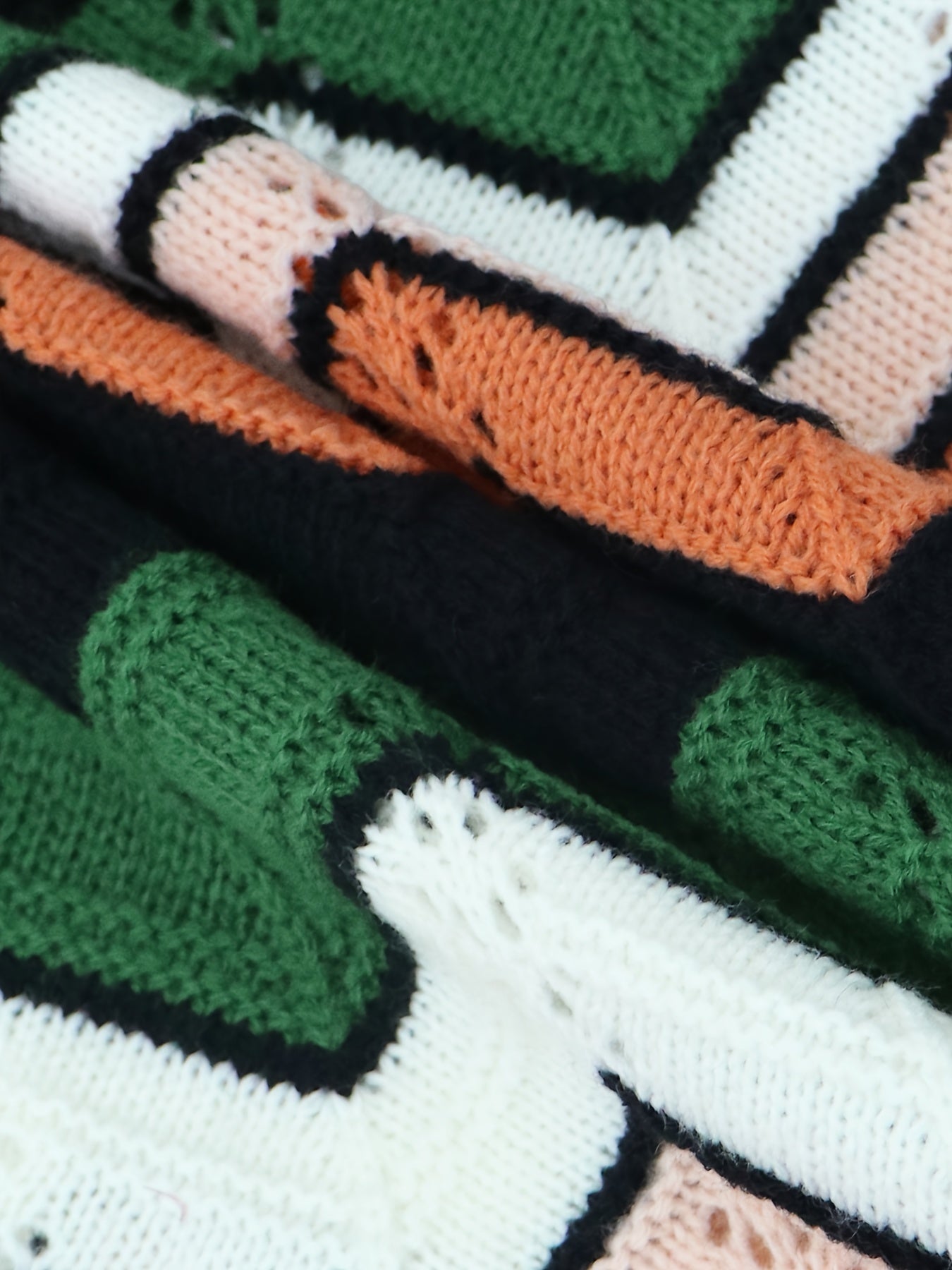 Pullover mit linearem Design